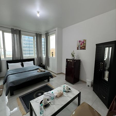 Corniche Street - Extremely Unique Room Абу-Дабі Екстер'єр фото